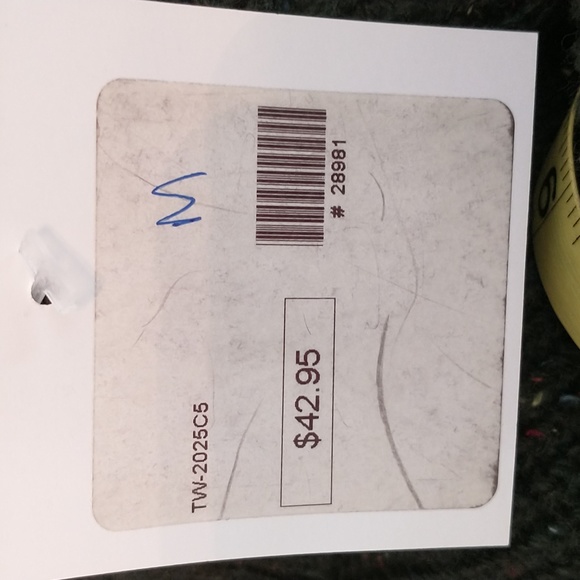 👀NWT! Distressed sweater, tagged as M but more like L/XL. Dark green.See pics. - Picture 13 of 13